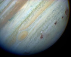 Teile von Shoemaker-Levy 9 fallen 1994 auf Jupiter