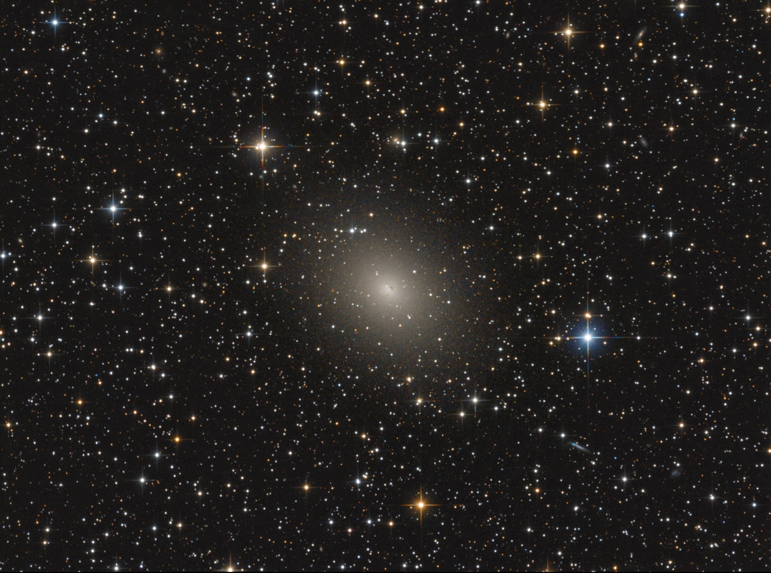 NGC 185 Spektrum der Wissenschaft